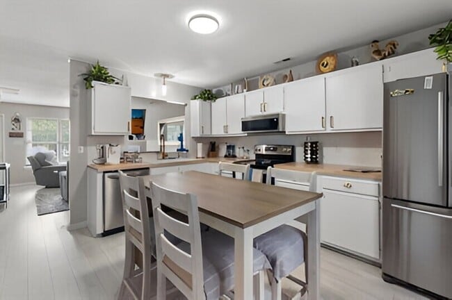 Photo - Charming Townhome with Fenced Backyard