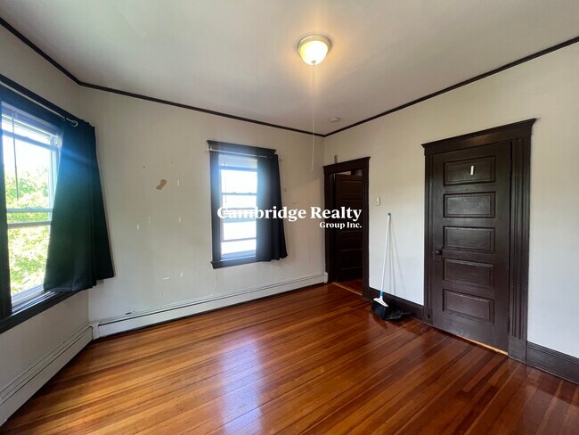 Building Photo - 118 Columbia St Unit 3
