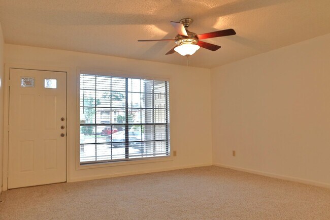 Building Photo - 1311 Antoine Dr Unit 251 Rental