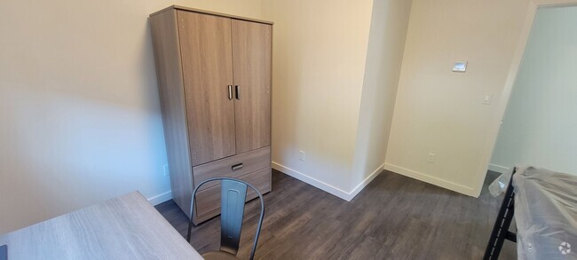 Building Photo - Single Bed Available Newly Renovated Build... Unit D - Room 4 Rental