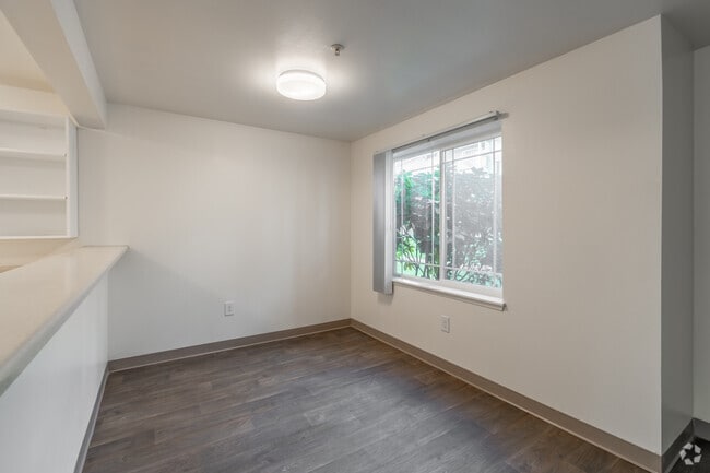 2BR, 1BA - 1049SF - Dining Room - Family Tree Apartments