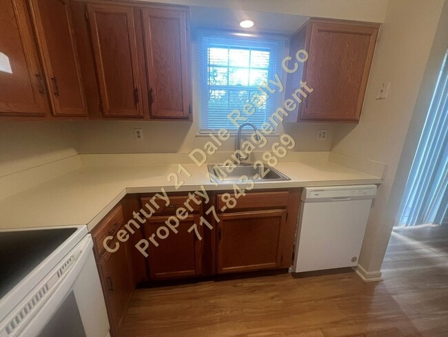 Photo - Lovely 2 BR, 1.5 Bath townhome in the Lexi...