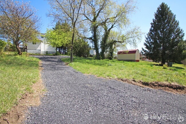 Building Photo - Spacious 4-Bedroom Rental in Waynesboro – ...