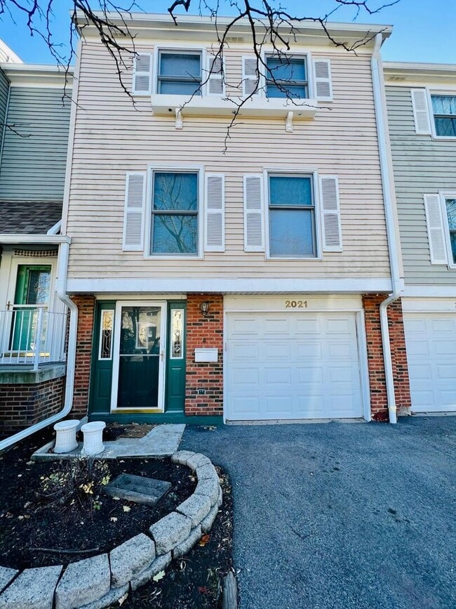 Building Photo - 2021 Farnham Ct