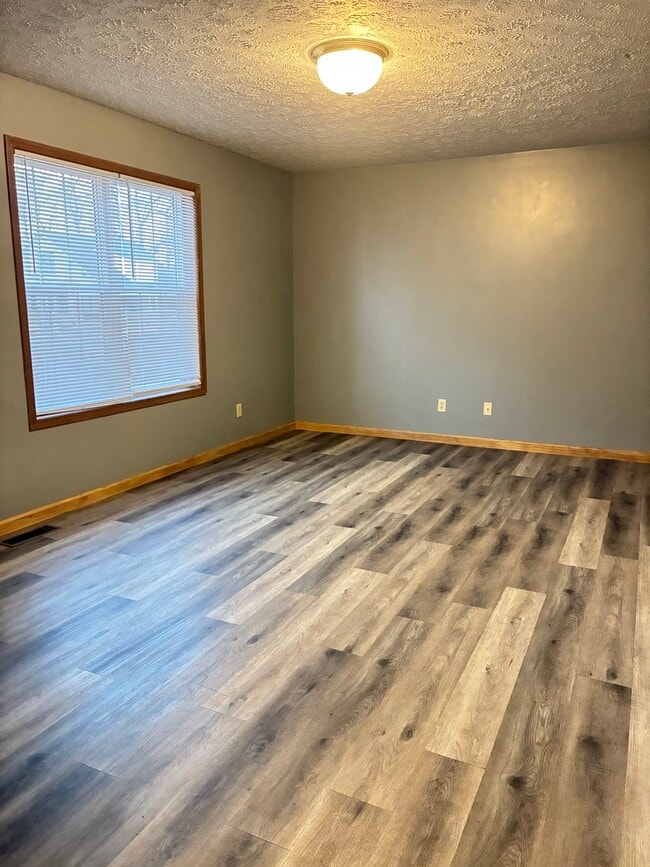 Family Room - 1940 Ash St