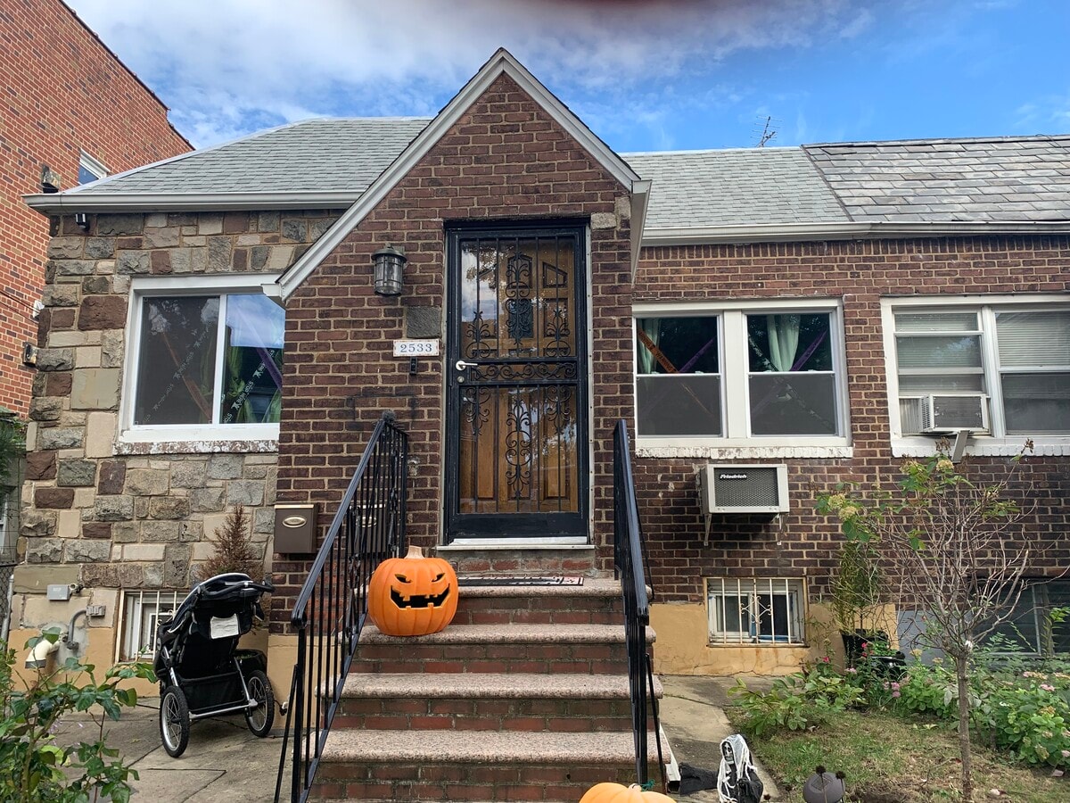 Photo - 2533 89th St