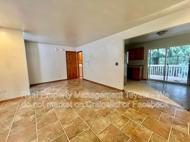 Photo - 450 W Alder Dr