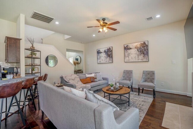 Photo - 7122 Conley St