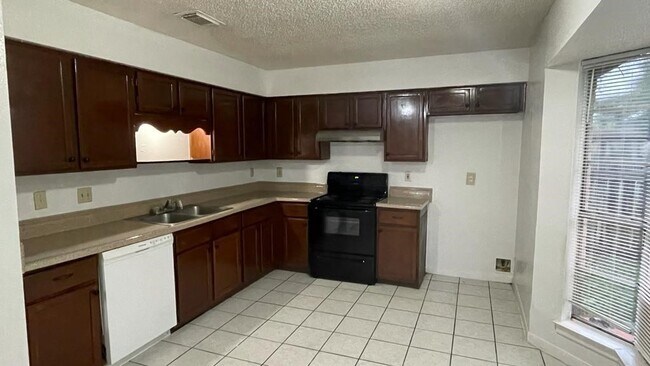 Photo - 7431 La Pl Dr