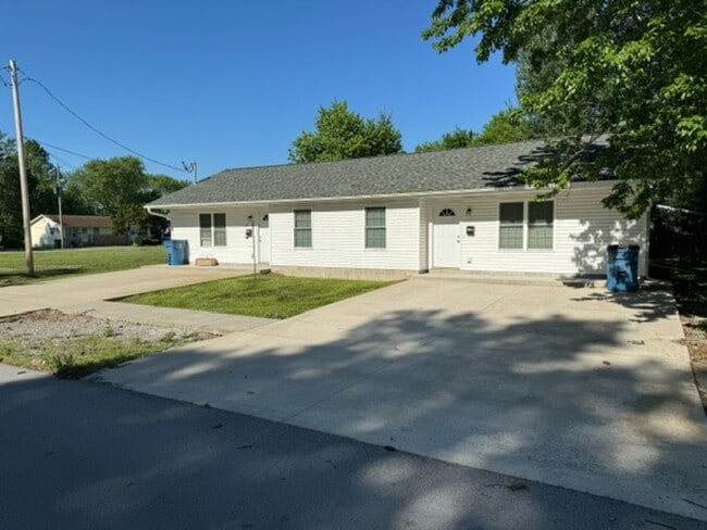 Building Photo - 702 N Washington St Unit A Rental