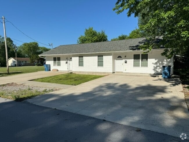 Building Photo - 702 N Washington St Unit B Rental