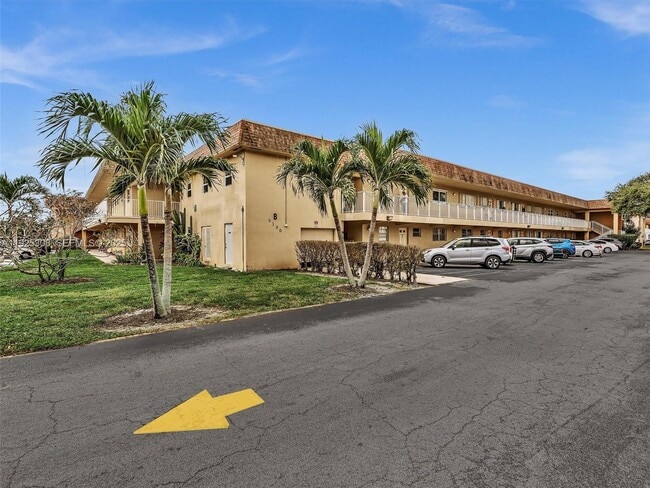 Building Photo - 5130 SW 40th Ave Unit 23B