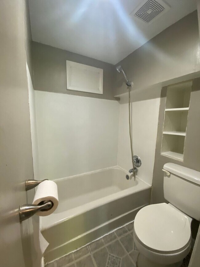 Photo - WAH832 Unit #3