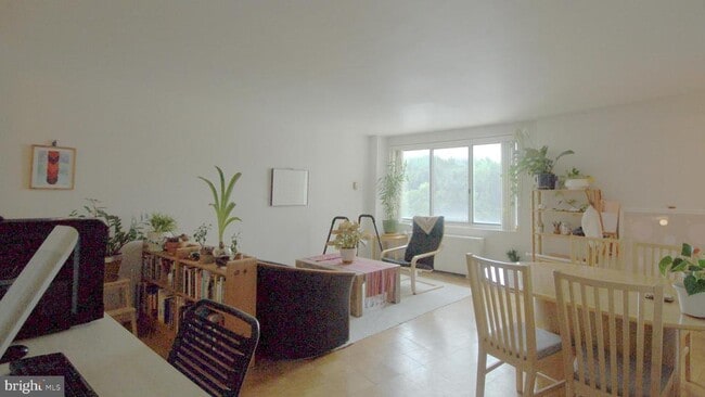 Building Photo - 10201 Grosvenor Pl Unit 828