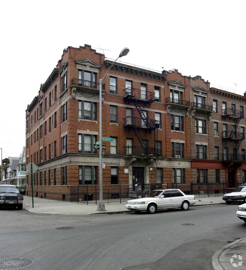 Photo - 2522 Newkirk Ave Apartments