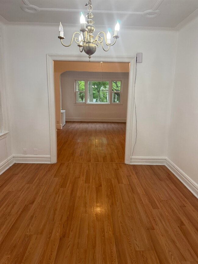 Photo - 187 W 48th St