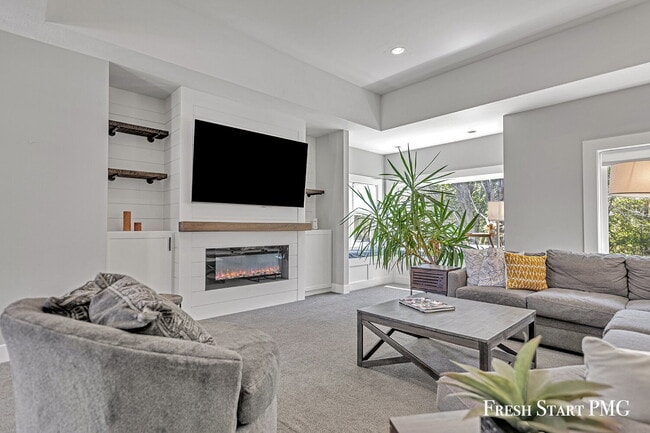 Photo - Spacious 6-Bedroom Retreat in Rockford with 3.5 Luxurious Baths