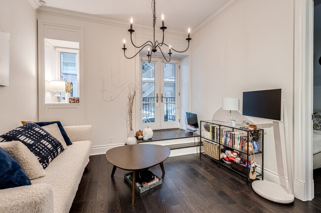 Building Photo - 22 Leader Ln