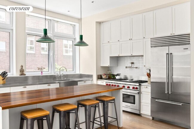 Photo - 308 E 30th St