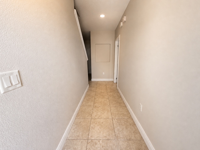 Photo - Charming 2-Bed Townhouse with Granite Elegance in Haines City – Spacious 1,464 Sq. Ft. Retreat!