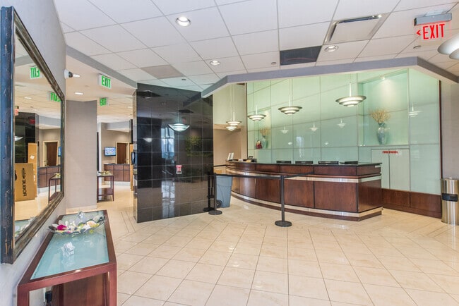Lobby/Concierge/ Mail & Package Room - 7002 Kennedy Blvd E Unit 9A