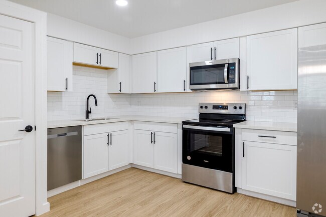 2BR, 1BA - 700SF - Kitchen