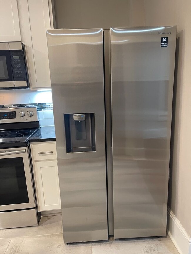 Photo - 31-33 E. Blake Ave. Unidad 33