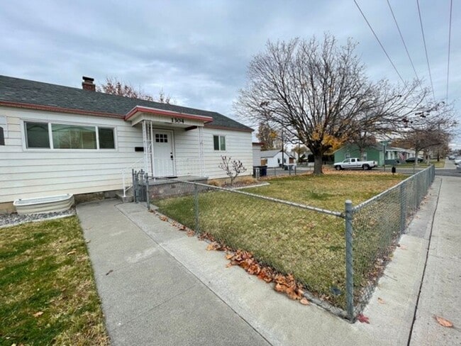 2 bd., 1 bath with extra bonus finished ba... - 2 bd., 1 bath with extra bonus finished ba... House
