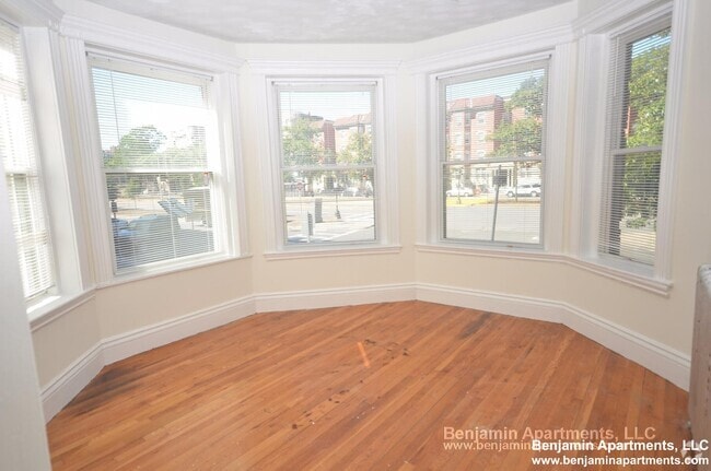 Building Photo - 1304 Commonwealth Ave Unit 7 Rental