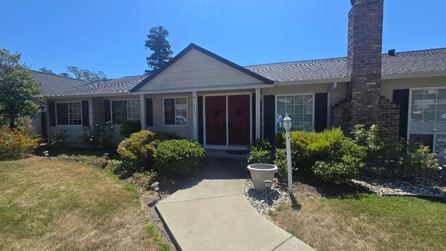Building Photo - Unique Opportunity for a Freshly Updated H... Rental