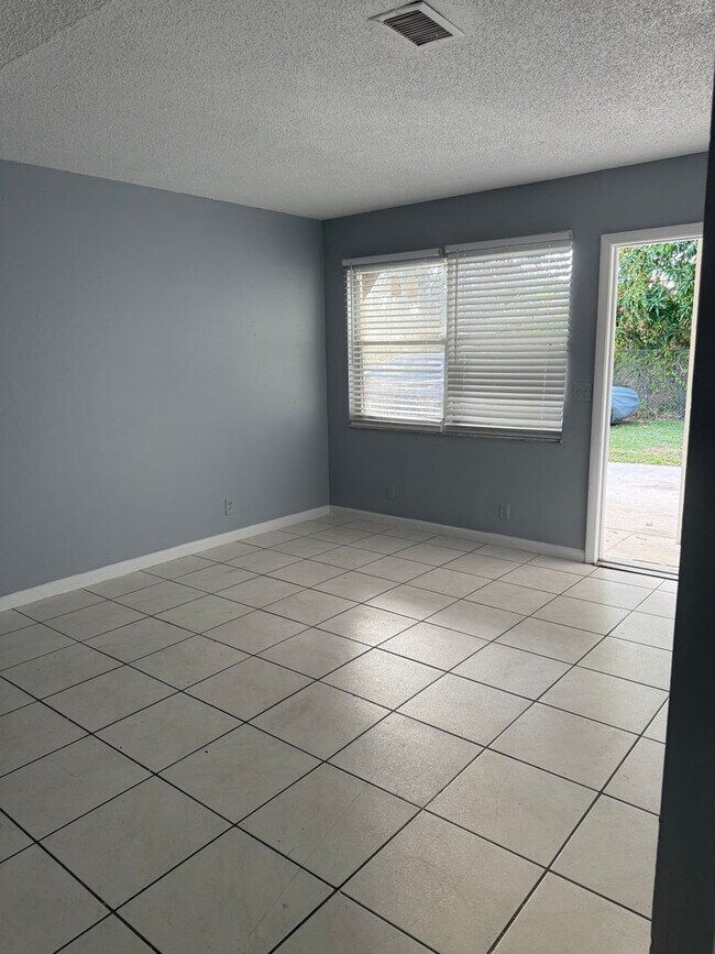 Photo - JEP9151176 LLC Unit Apt # 2