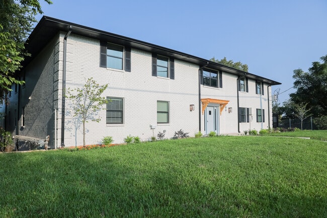 Building Photo - Inez at Bishop Ridge