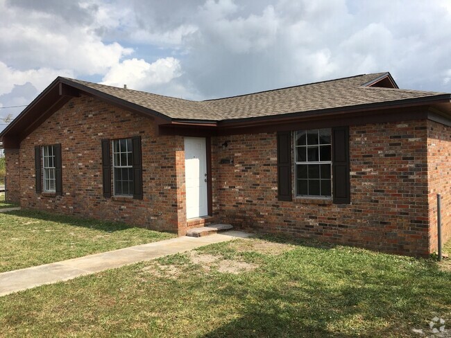 Building Photo - Efficient 2 Bed/1 Bath Duplex Unit in Spri... Rental