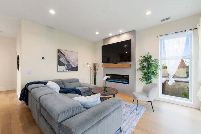 Photo - 2110 W Washington Blvd Apartment Unit ID1253892P
