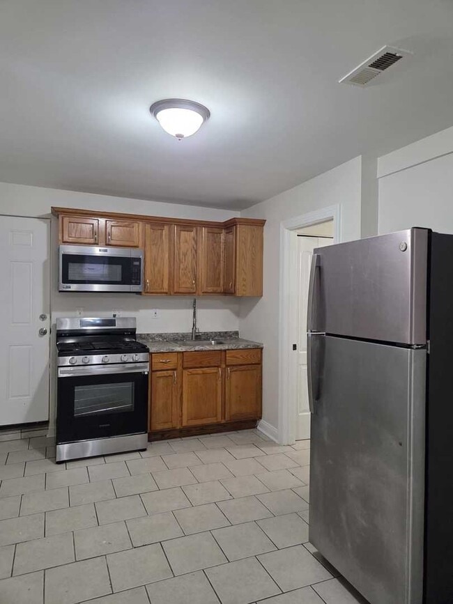 Photo - 2416 S Sawyer Ave
