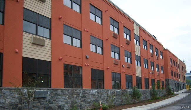 Photo - 721 N Clinton St