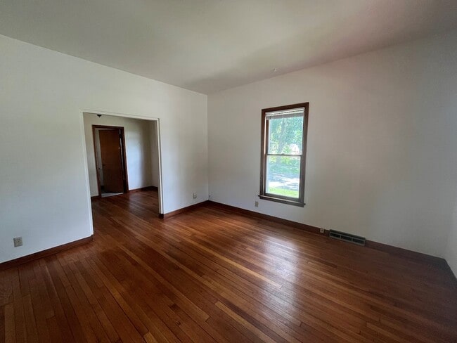 Building Photo - 24 S 2nd St Unit #1
