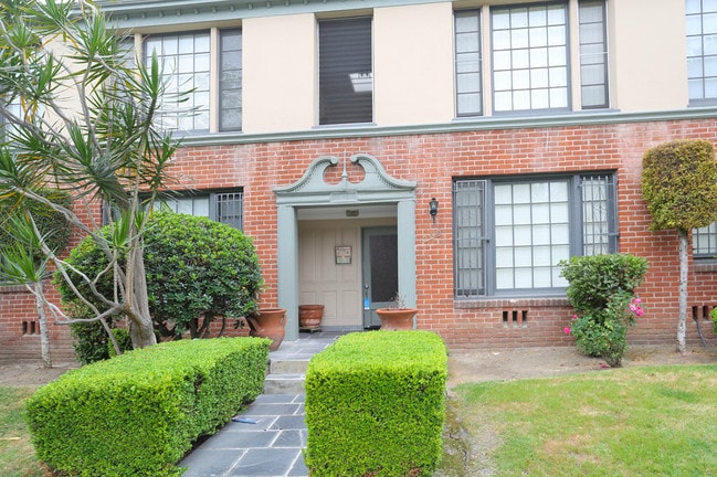 Photo - 209 S Reeves Dr
