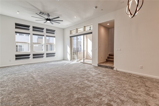 Photo - 639 Grey Saker St