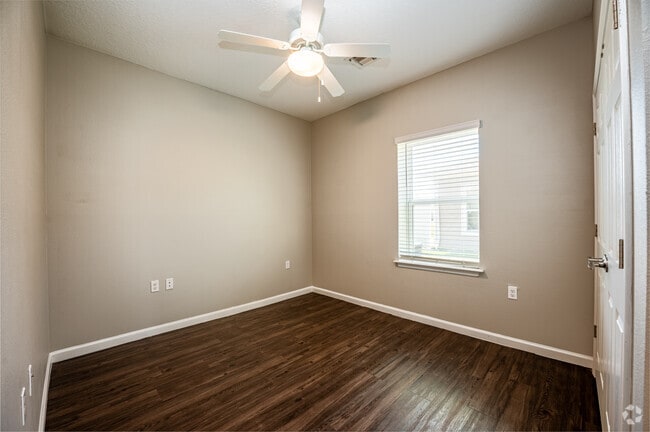 2BR, 2BA - 1,002SF - 2nd Bedroom