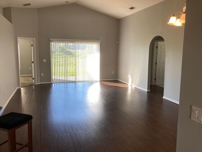 Photo - 447 Knightsbridge Cir