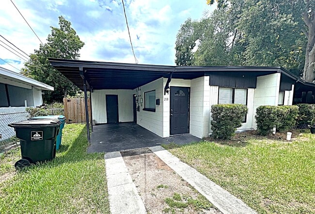 218 N Lakeland Ave