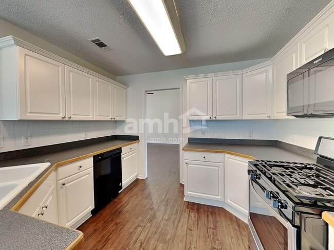 Photo - 214 Bo Simpson Pkwy