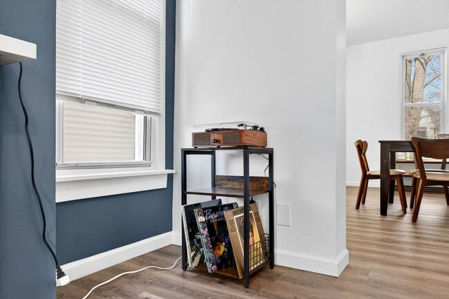 Building Photo - 6559 Hoffman Ave