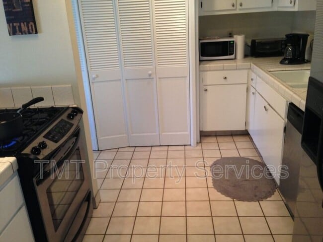 Photo - 881 Peach St