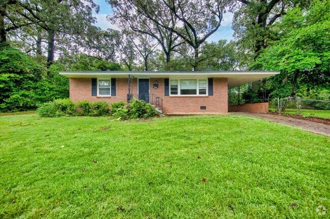 Building Photo - ** 3 bed 2 bath located in Forrest Hills *... Rental