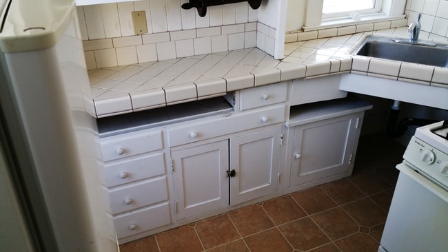 Kitchen Cabinets - 403 Green St