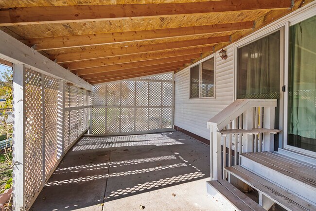 Photo - 1522 W 9th St