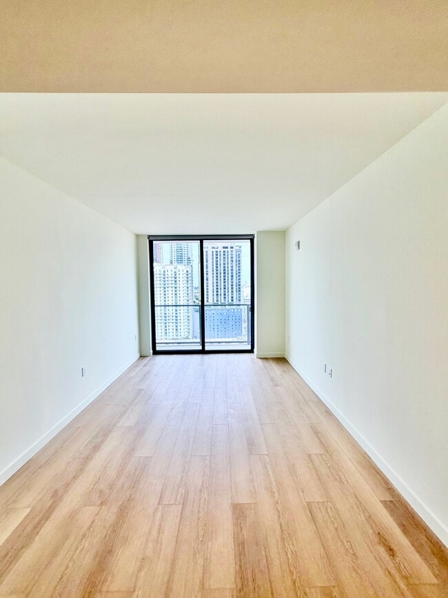 Photo - 141 NE 2nd St Unidad 701