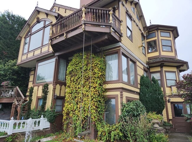 Building Photo - 2562 5th Ave N Rental